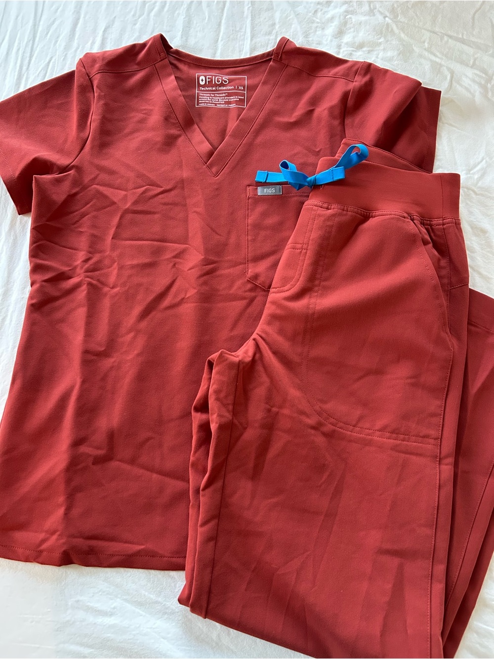 FIGS Red Women’s Scrub Set XS